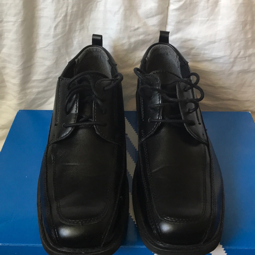 Black dress shoes